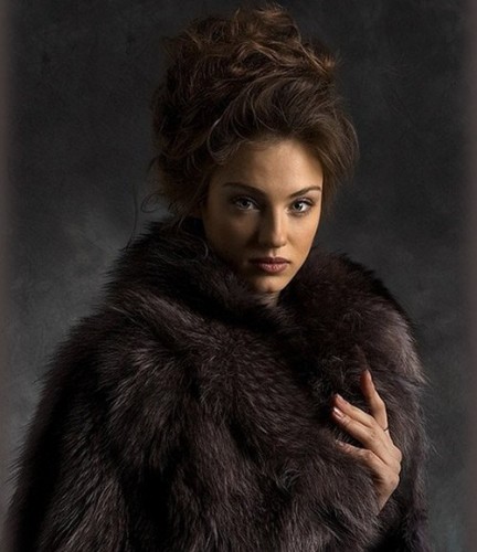 دانلود طرح و قالب زیبا برای عکس خانم ها Women's Photoshop template - Beautiful girl,beautiful coat
