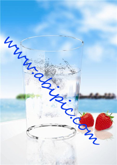 دانلود طرح لایه باز PSD یک لیوان آب سرد Glass of Cool Water